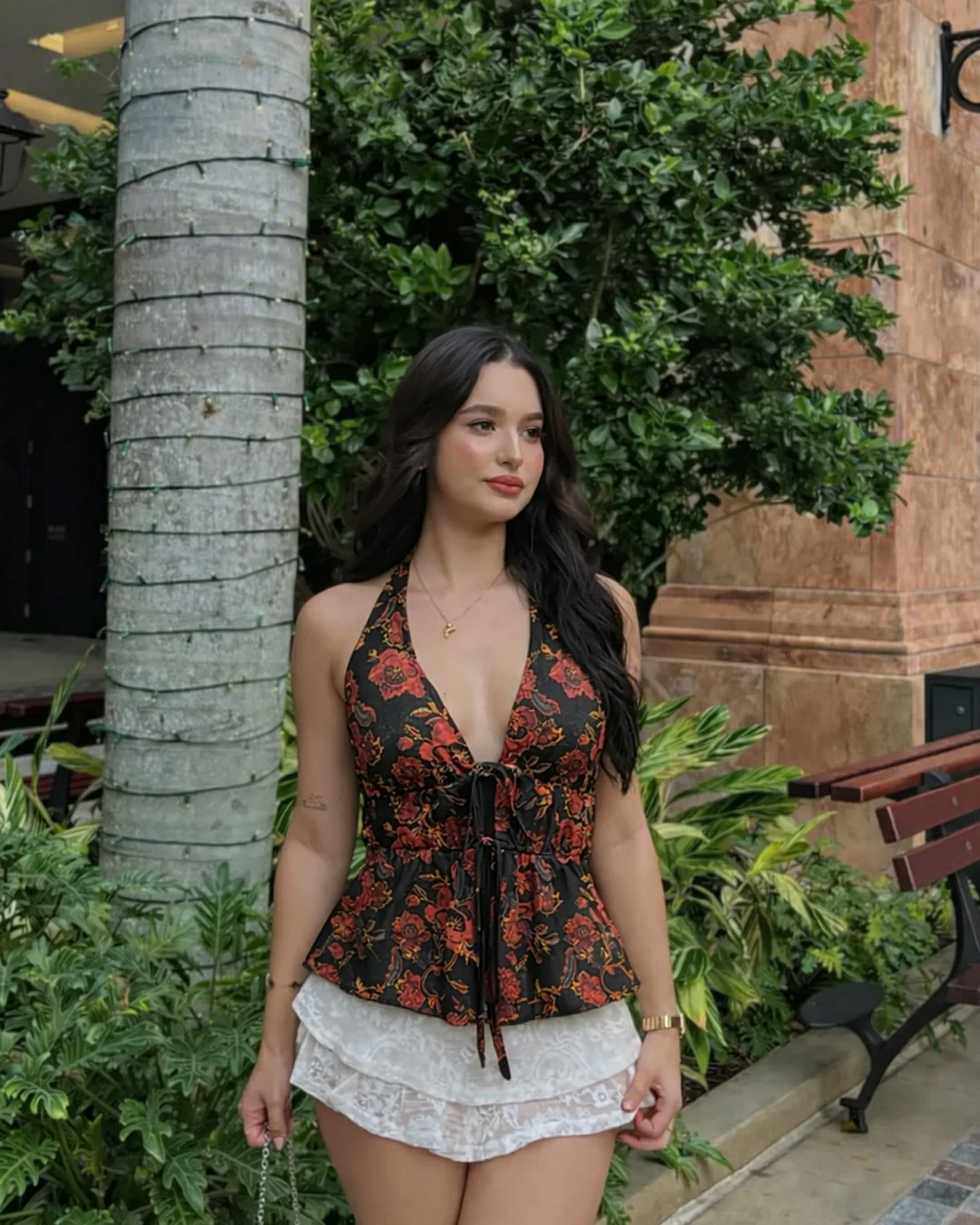 Halter Neckline Floral Knotted Tank Top - Image 3